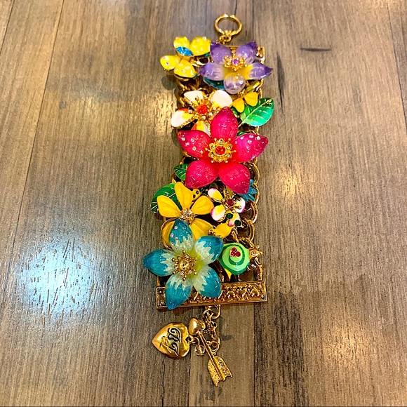Authentic Betsy Johnson tropical floral bracelet in rainbow colour 🌺🌼🌸🌻🌷🌈 - Picture 12 of 12
